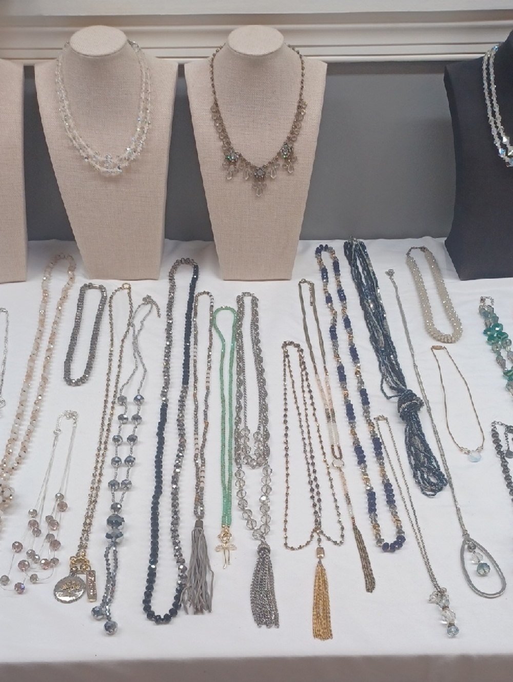 Preview For 5-19-26 .. 16lbs Of Crystal.. 8.00 Starts On Necklaces - Picture 9 of 17